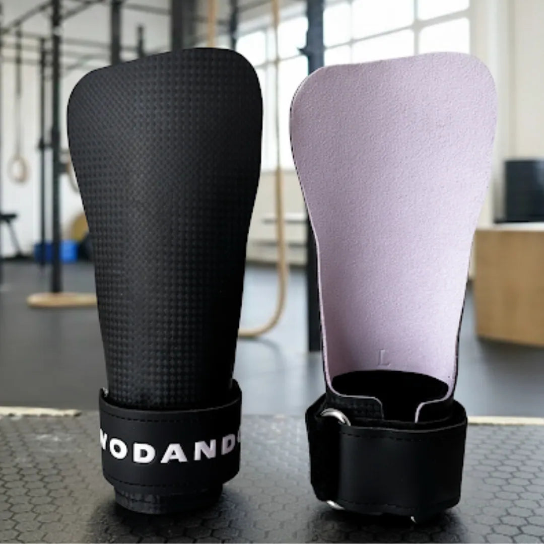 Maniques gym wodandgo sans magnesie powergrip fusion lila, revêtement en caoutchouc, intérieur en microfibre. grips sans chalk 